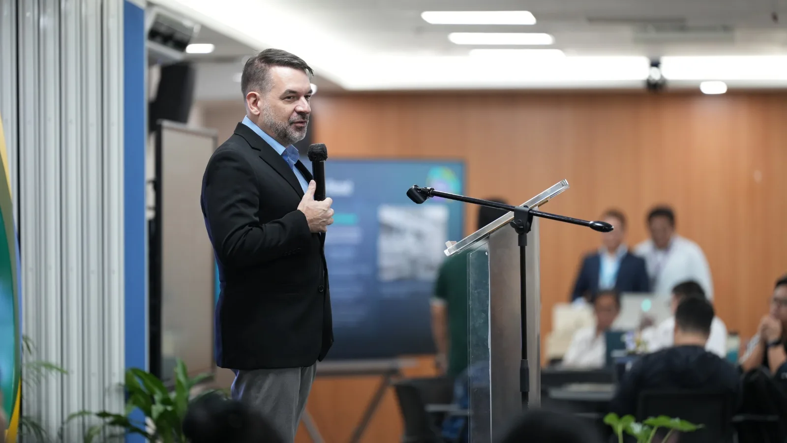 Professor Chad Briggs speaks to participants about disaster management, crisis leadership, and operational intelligence.