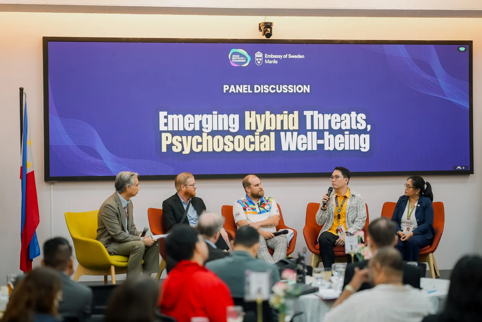 Panel 3 speakers discuss hybrid and cyber threats, cognitive warfare, social networks, supply chains, and psychosocial resilience, moderated by Prof. Manny De Vera, PhD of AIM, with Carl Marklund, PhD of FOI, Martin Andersson, and DSWD Directors Miramel Garcia-Laxa and Elvis Quitalig.